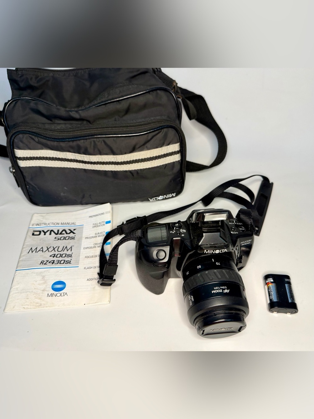 Minolta Maxxum 400SI 35mm SLR film camera with 35-70mm AF zoom lens 2 Batteries